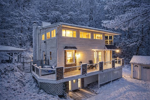 Hot Tub*Theater Rm*Fenced Yard *Mins to 3 Ski Mtns