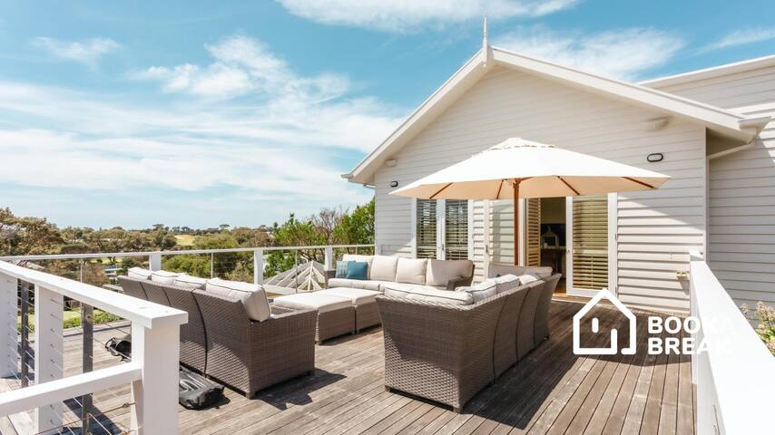 Clovelly of Portsea – Heated Pool & Spa Luxury gallery image 2