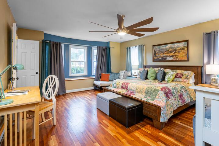 Biltmore Basecamp-6 King BRs-Hot Tub-9ft Slate Poo gallery image 5