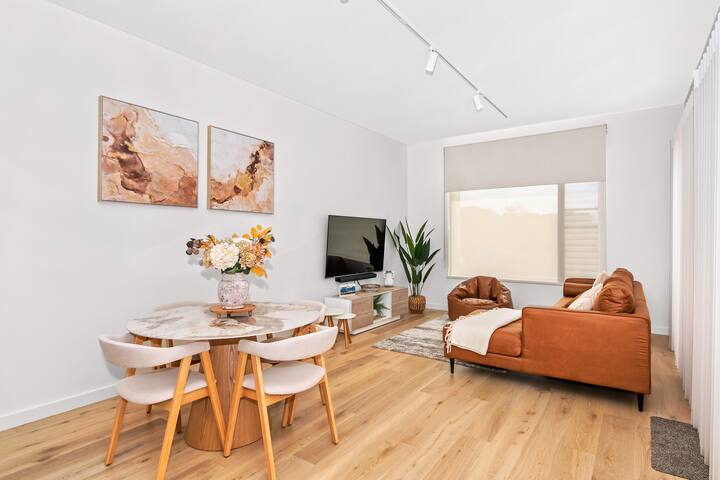 Sunrise at Middleton – A short walk to the beach gallery image 2