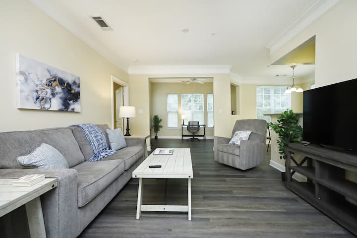 Crossroads 2br With Sunroom - Cary, NC
