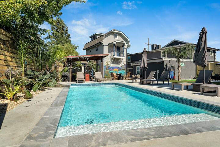 NOLA Getaway! 4BR w Shared Backyard near Streetcar gallery image 5