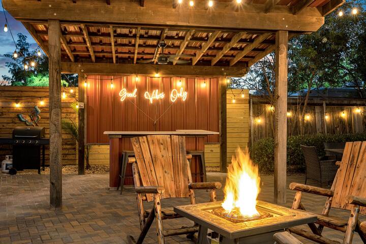 NOLA Getaway! 4BR w Shared Backyard near Streetcar gallery image 3