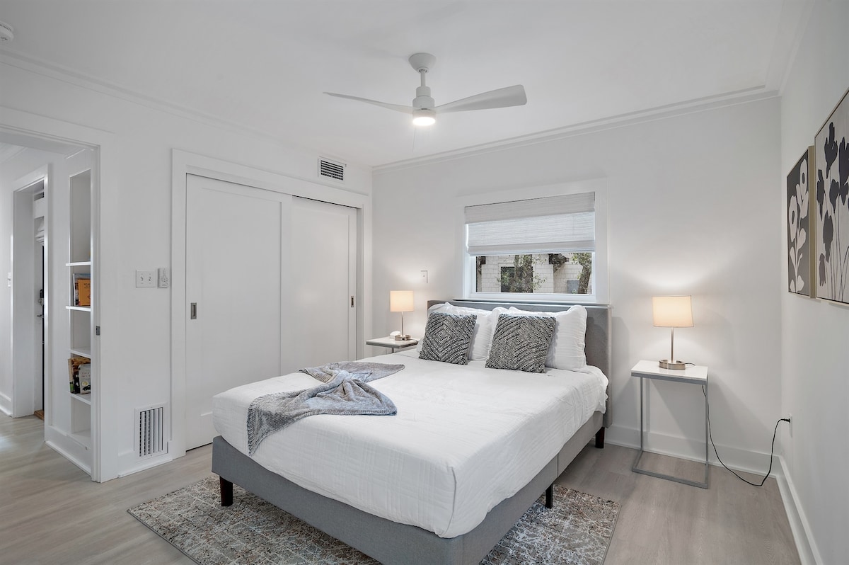 Ажурирана главна спална соба со брачен кревет (широк 150-179 см)