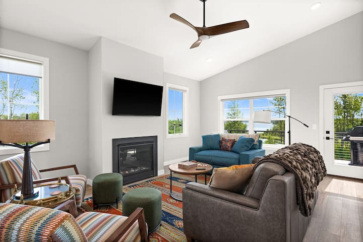 Riverwest Hunters Lodge - River View - Dogs - Duluth, MN