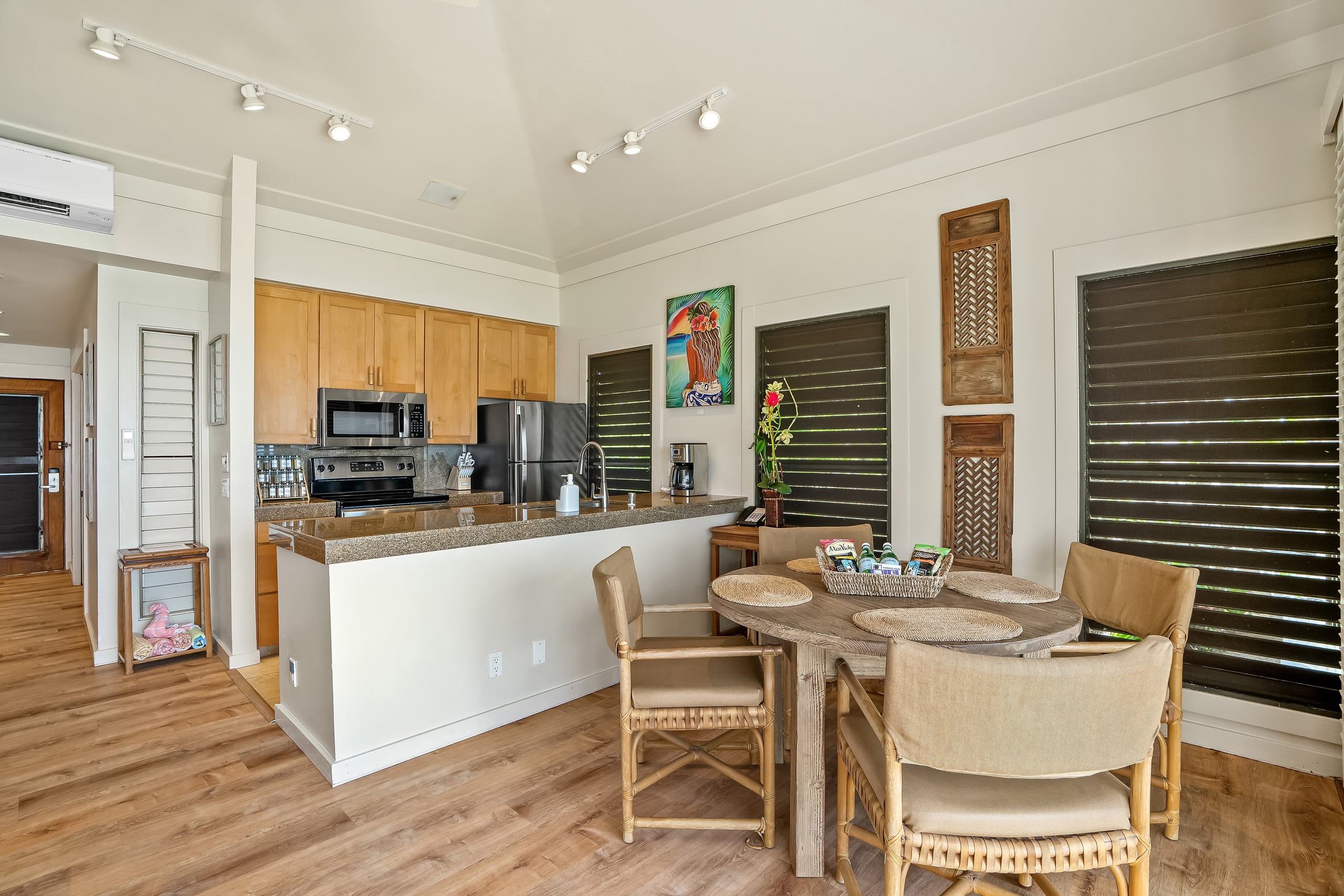 KP9 Beachfront Ocean View | AC • Pool • Modern - Image 13