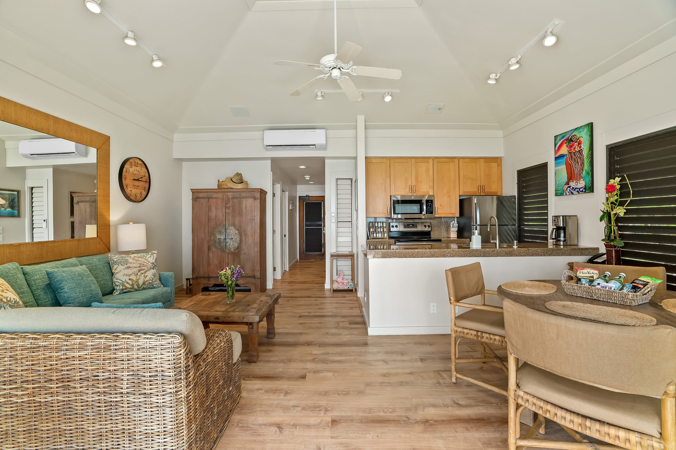 KP9 Beachfront Ocean View | AC • Pool • Modern - Image 2