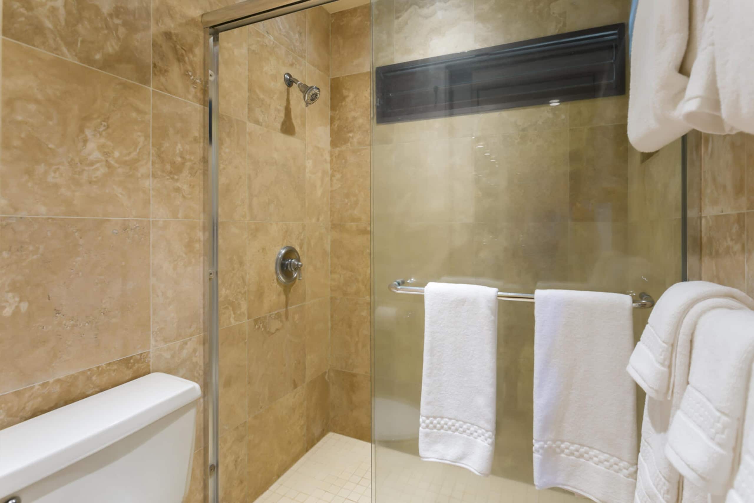 KP9 Beachfront Ocean View | AC • Pool • Modern - Image 19