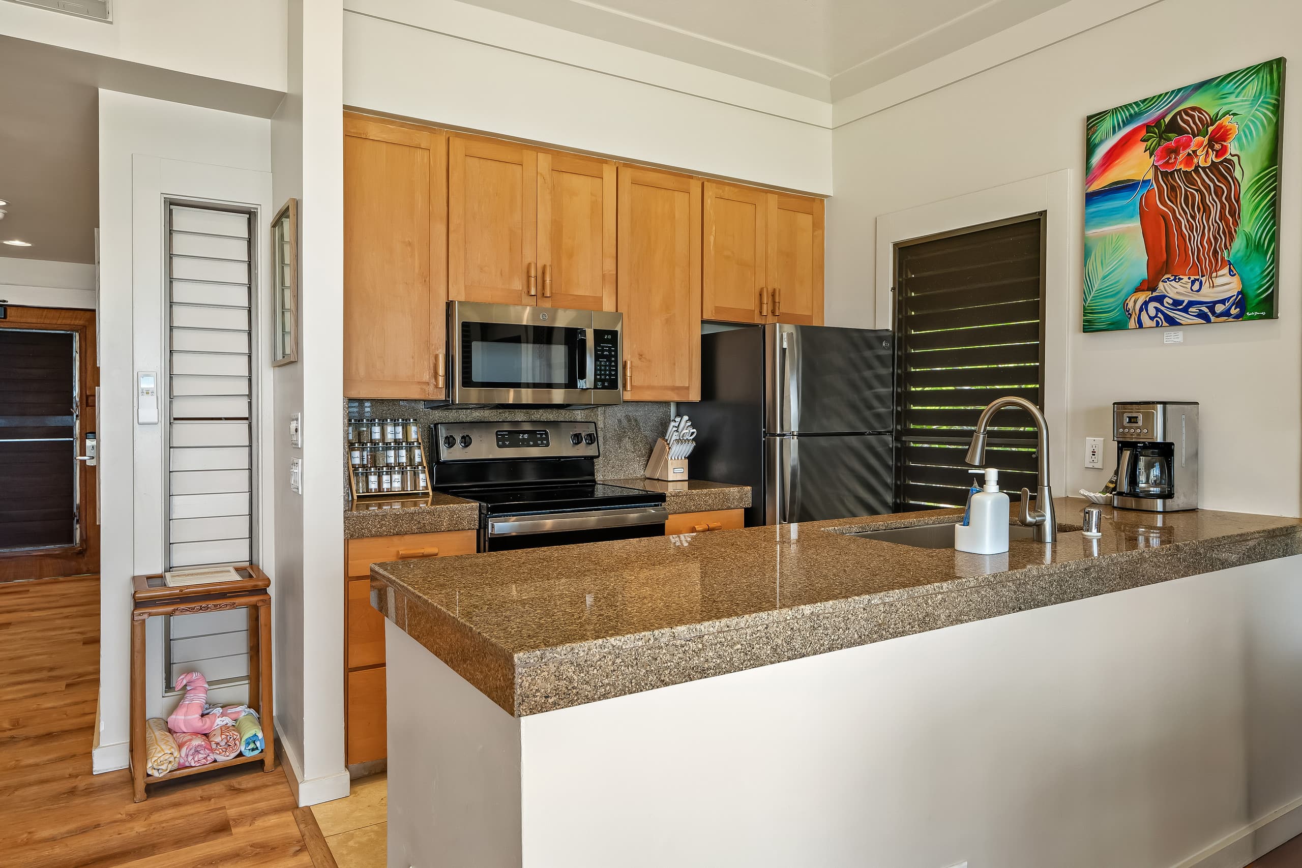 KP9 Beachfront Ocean View | AC • Pool • Modern - Image 9