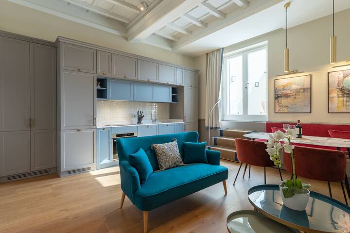 Design Florence Suite with large Terrace gallery image 5