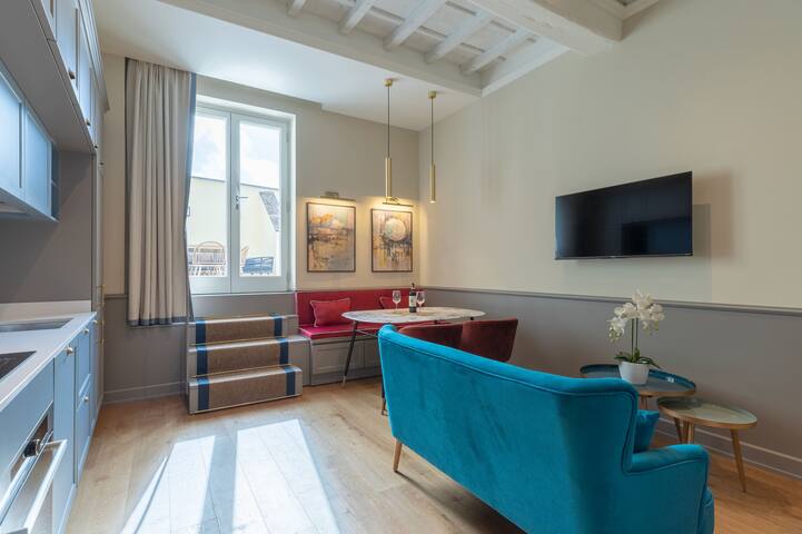 Design Florence Suite with large Terrace gallery image 2