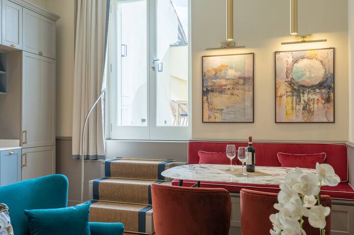 Design Florence Suite with large Terrace gallery image 3