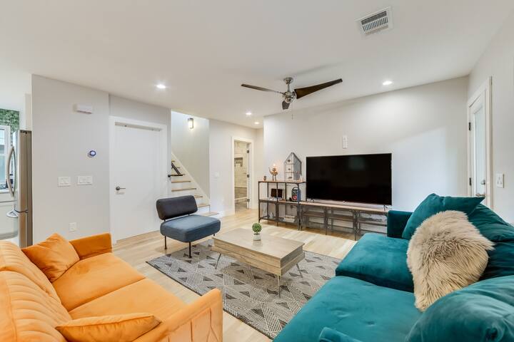 Walk to Rainey & 6th – Pool, Fun for Groups! gallery image 4