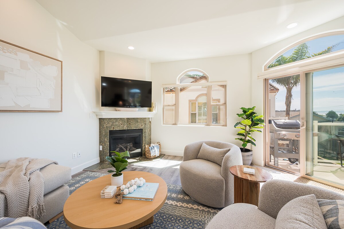 Top Airbnb: One block from Beach Sleeps 8! in Pismo Beach
