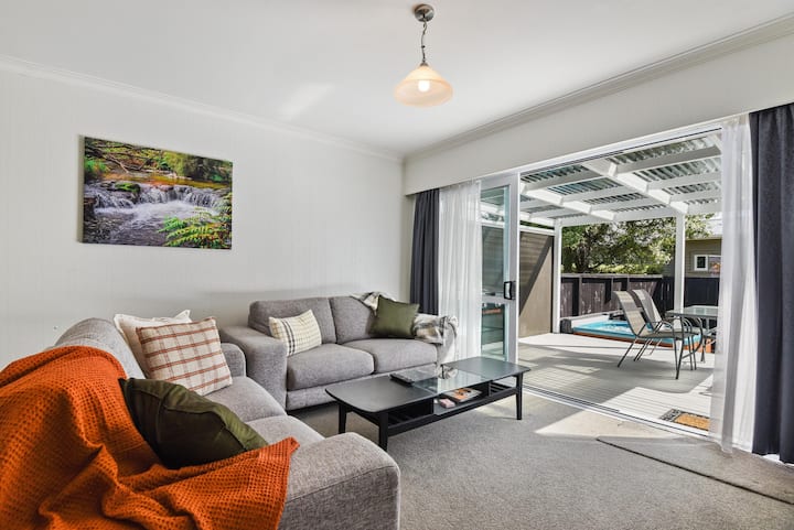 Home Base | Central Location With Spa Pool - Rotorua
