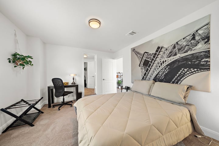 5-та спална соба со брачен кревет (широк 150-179 см). 