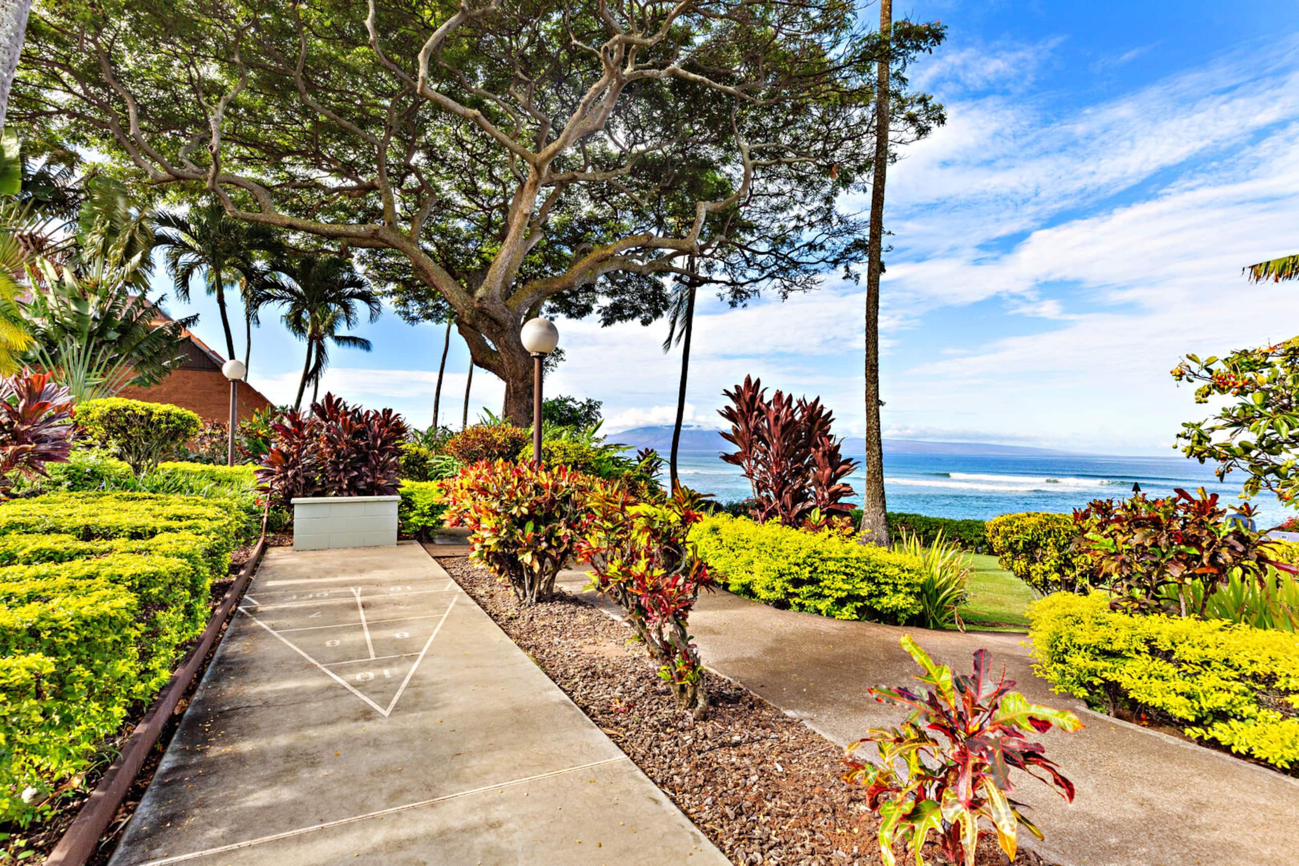 Condo in Lahaina · ★4.76 · 2 bedrooms · 4 beds · 2 private baths - Image 25