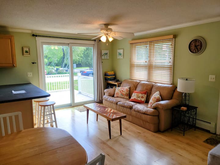 Charming 2 Br Green Hill Beach Cottage! - Charlestown, RI