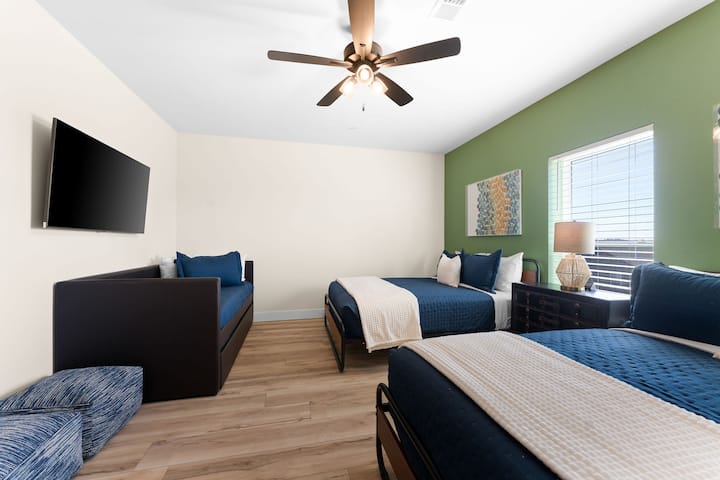 חדר שינה 3 (2 מלכות ו -2 תאומים.