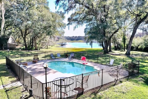 Executive 5 Bedroom Pool home, Dade City!