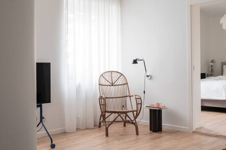 Queens Courtyard 2BR apartment by Daniel&Jacob’s gallery image 2