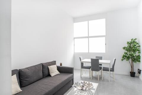 Anuncio de Airbnb popular: Comfortable Studio 1 bathroom en La Trinidad (Bailén Miraflores)