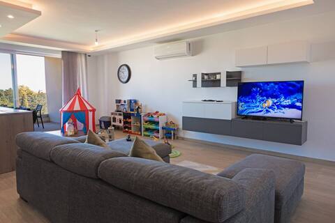 Amazing family apartment in Mosta by Homely