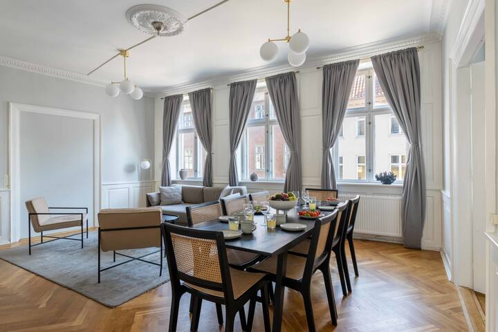 Exclusive 4BR Flat by the Canals in Copenhagen gallery image 3