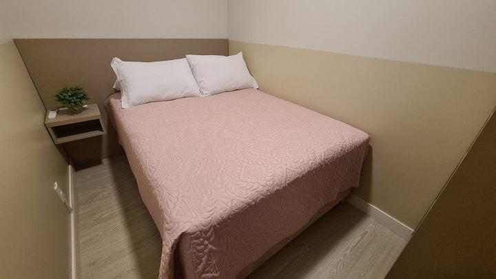 整个房间、卧室的照片