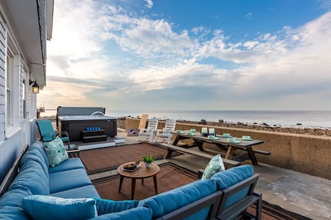Oceanfront w/Amazing Views! Hottub! Location!