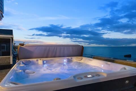 Luxury Oceanfront Home! Hottub! Views! Sleeps 10!