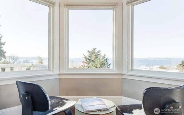 6B4B Luxury Home! Sleeps 20! Beautiful Views! gallery image 4