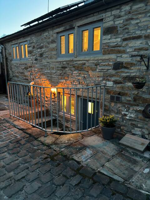Superior Apartment In the heart of Marple Bridge
