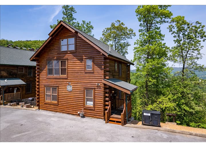 Dream On High | Views, Hot Tub, Game Loft, Sleep 8 - Wears Valley, TN