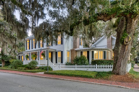 Tucked among the Oaks, Dual Living Rooms