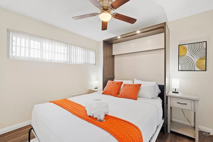 Chumba cha 2 cha kulala (kitanda aina ya queen, AC, feni ya dari)