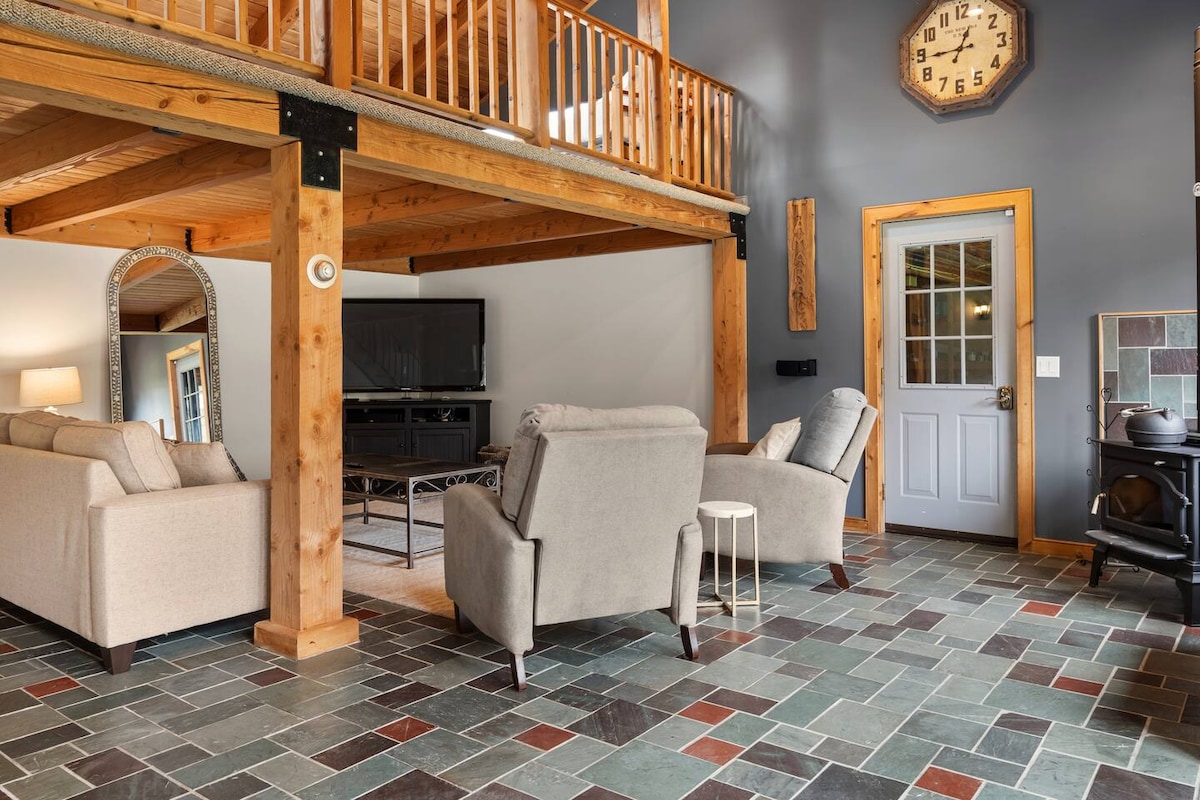 Top Airbnb: Berkshire 6BR Estate • Pool, Hot Tub, Game Room in Pittsfield
