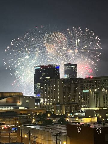 Hyve Vibe in Downtown | NYE Fireworks from Balcony