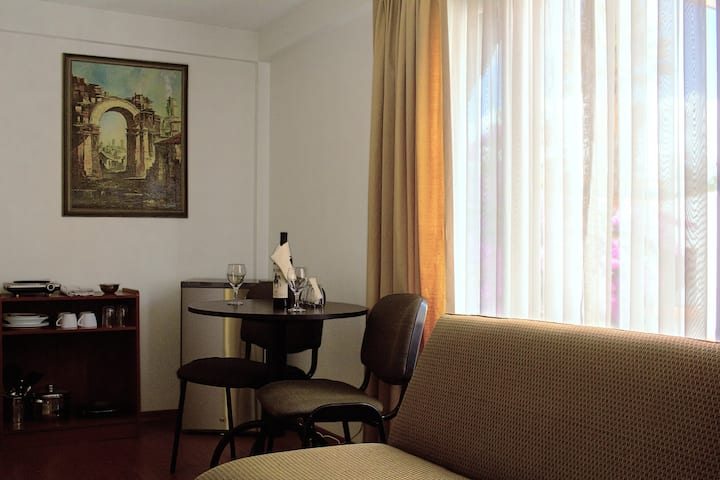 Calacoto King Suite | Zona Sur · Near Teleferico - La Paz