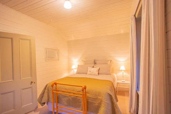 One bedroom with queen bed