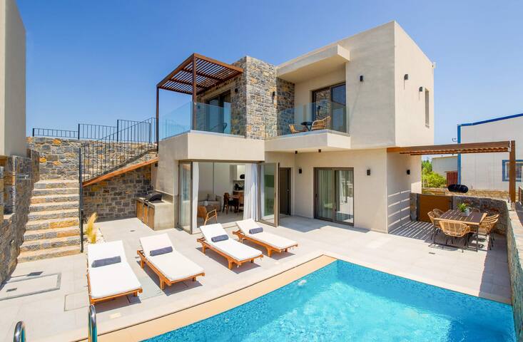 Stefi Deluxe Villas – Iris Private Pool Retreat