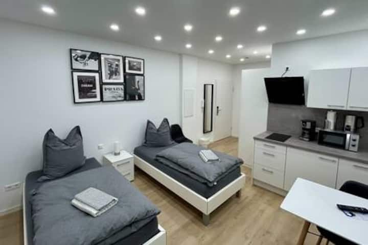 Deluxe Studio Modena - Stuttgart