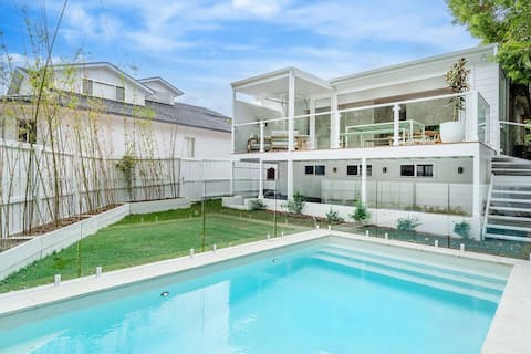 Modern 4BD Retreat with Pool near Chatswood CBD
