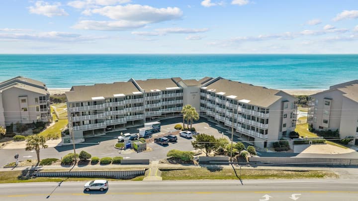 Beach Bunngalo-oceanfront Condo In The Heart Of At - Beaufort, NC