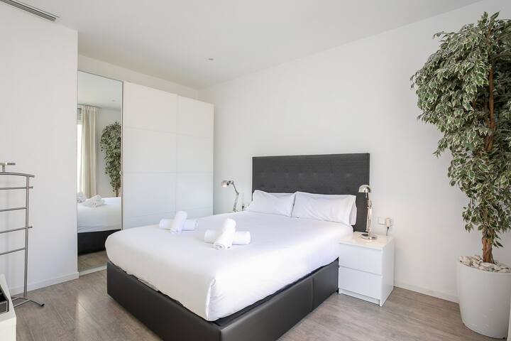 Paseo de Gracia modern 4BD with Terrace gallery image 4