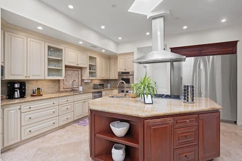 Popular Airbnb listing: New La Jolla 5 BD w/Pool, Hot Tub, BBQ in La Jolla