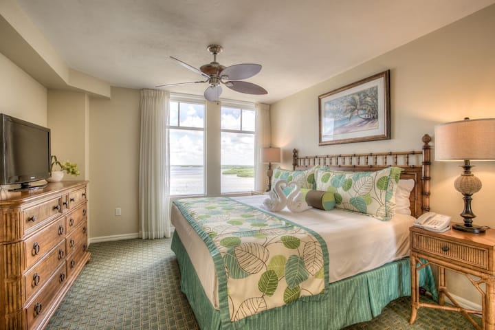 Unit with comfortable bed