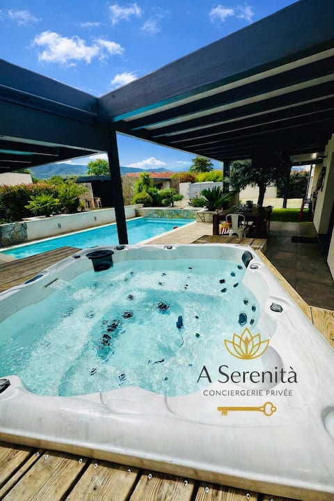 Architect-style villa, pool and hot tub