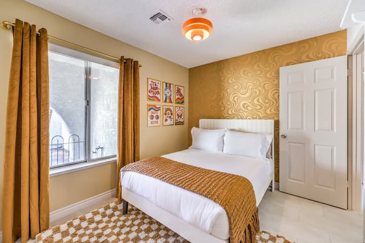 Habitación moderna con temática hippie