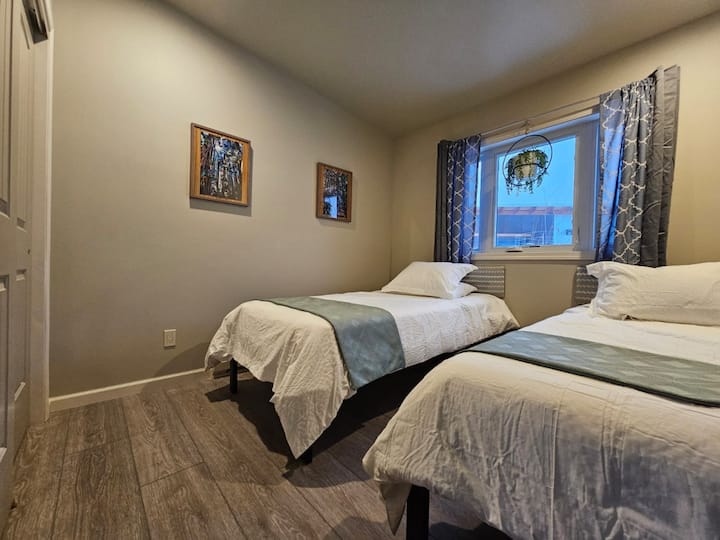 ห้องนอนที่ 2 พร้อมที่นอนลาเท็กซ์ออร์แกนิกขนาด XL คู่ 2 หลัง